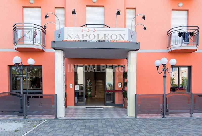 Hotel Napoleon San Mauro Mare Екстериор снимка