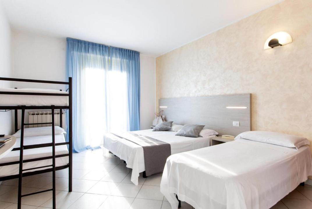 Hotel Napoleon San Mauro Mare Екстериор снимка