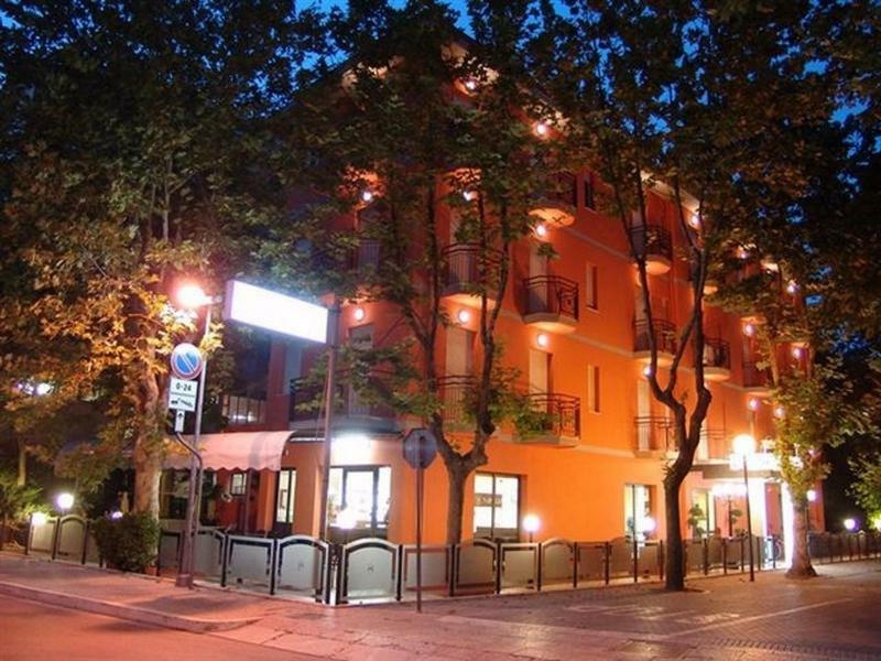 Hotel Napoleon San Mauro Mare Екстериор снимка
